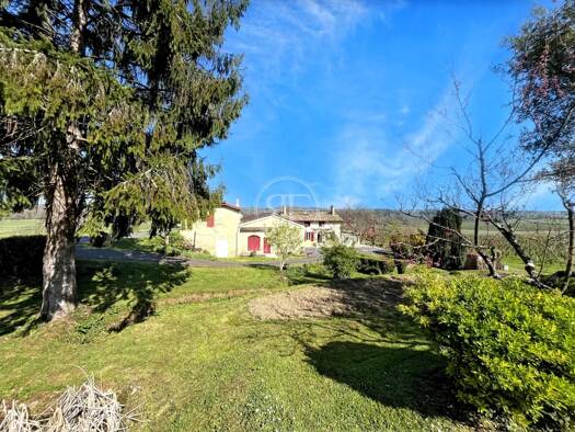 Maison à vendre 365 000 € 8 pièces 4 chambres 160 m² Saint-Cibard 33570