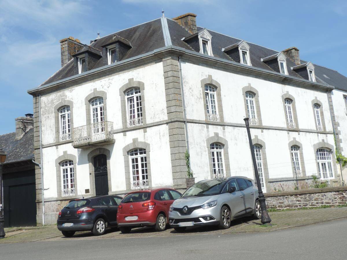Maison 6 pièces 203 m² · à Belle-Isle-en-Terre · 203 m² · 380 700 €