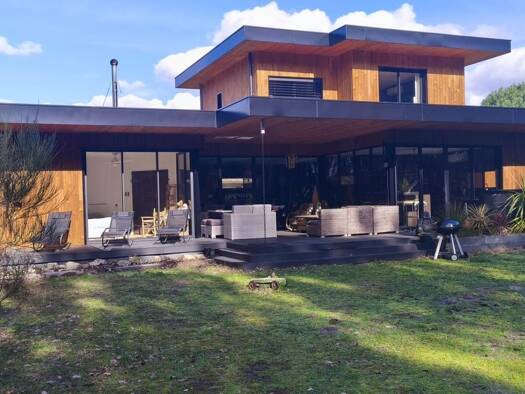 Maison à vendre 565 000 € 4 pièces 2 chambres 150 m² 2 500 m² de terrain Saint-Paul-en-Born 40200