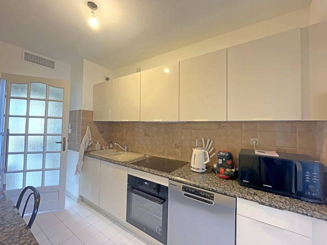 Appartement 3 pièces 62 m² · à Marseille 8ème Arrondissement · 61,8 m² · 1 150 €/mois