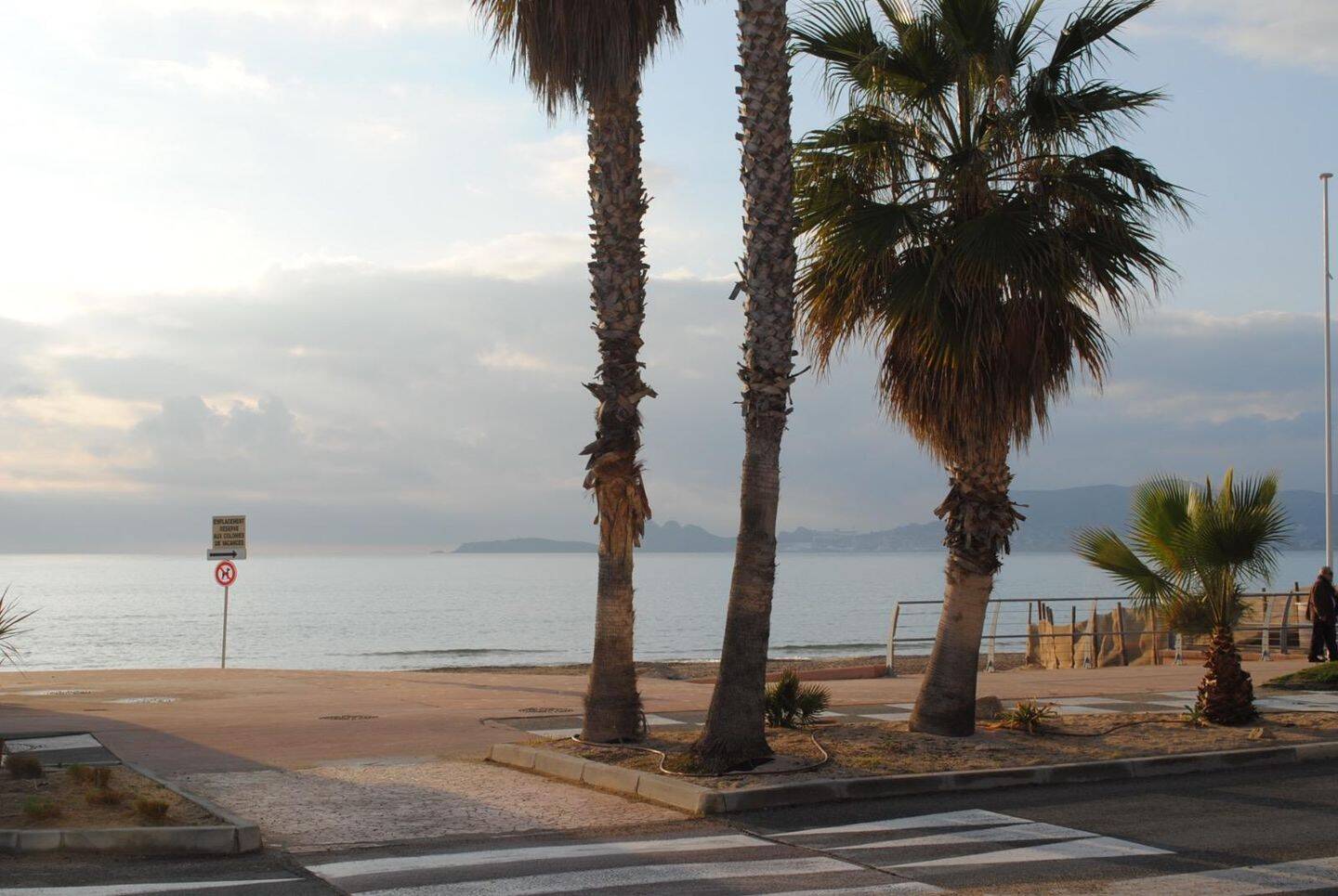 Appartement 3 pièces 70 m² · à Saint-Cyr-sur-Mer · 70 m² · 2 000 €