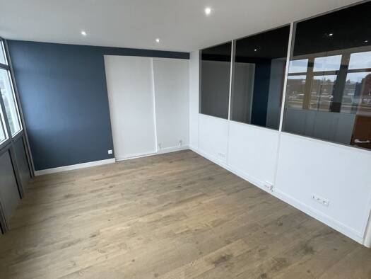 Espace bureau à louer 950 € 73 m² de bureaux La Ville-du-Bois 91140