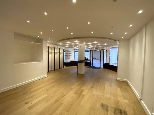 Local commercial à louer 2 000 € 86 m² de surface de vente Chartres 28000