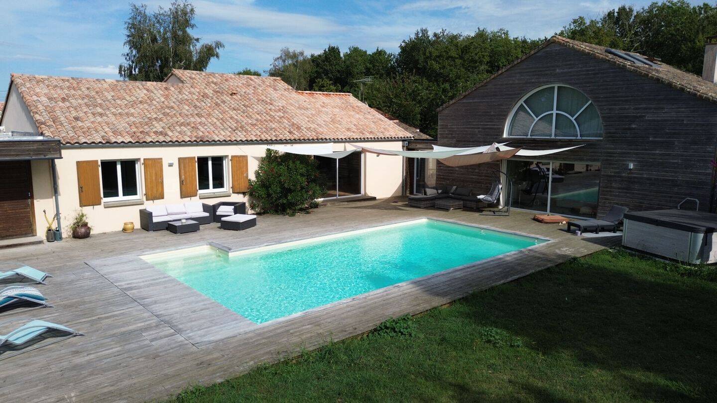 Maison 8 pièces 322 m² · à Étaules · 322 m² · 783 000 €