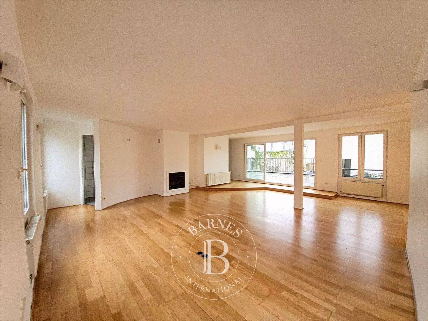 Appartement 5 pièces 132 m² · à Paris 3ème Arrondissement · 132,1 m² · 4 910 €/mois