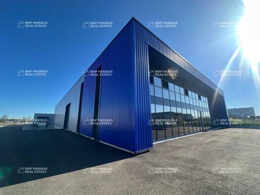 Local d'activités à louer 10 523 € 1 640 m² d'espace de stockage Parçay-Meslay 37210
