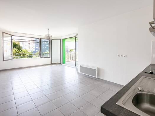 Appartement à vendre 210 000 € 3 pièces 2 chambres 63 m² Étage 6/8 Nord-Sillon-Thébaudières Saint-Herblain 44800