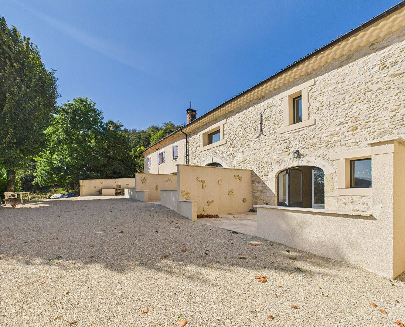 Maison 12 pièces 450 m² · à Le Chaffal · 450 m² · 995 000 €