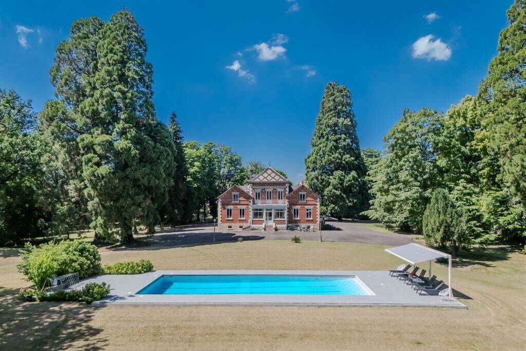 Maison 10 pièces 357 m² · à Montchanin · 357 m² · 780 000 €