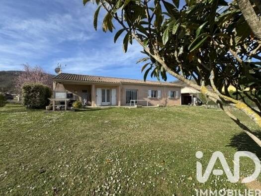 Maison de plain-pied à vendre 199 000 € 6 pièces 4 chambres 106 m² 1 300 m² de terrain Le Peyrat 09600