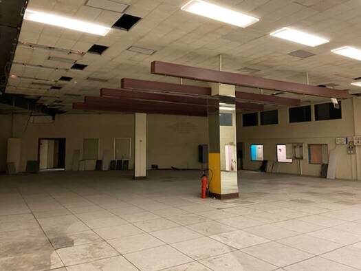 Local d'activités à vendre 1 366 000 € 1 596 m² d'espace de stockage divisible Montretout Saint-Cloud 92210