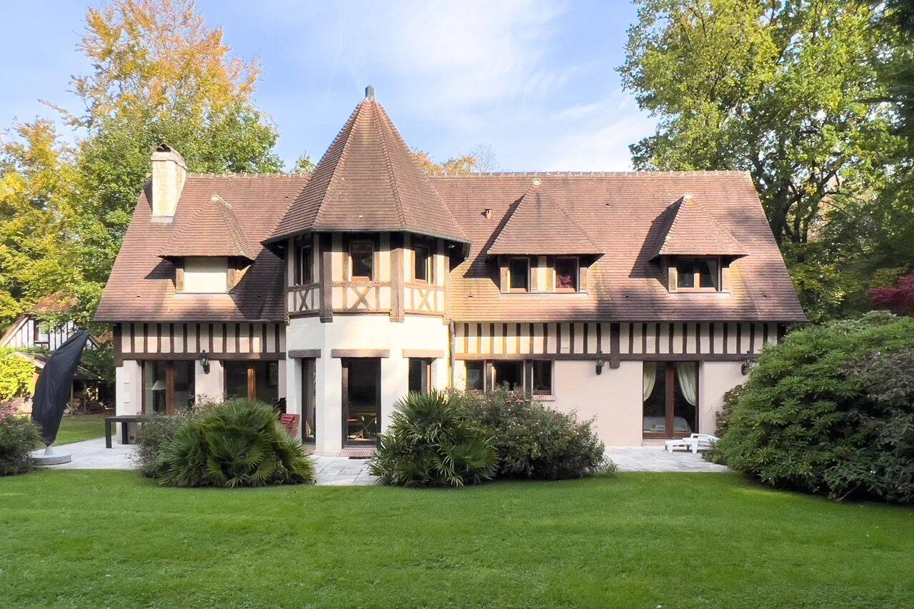 Maison 6 pièces 212 m² · à Pont-l'Évêque · 212 m² · 1 250 000 €