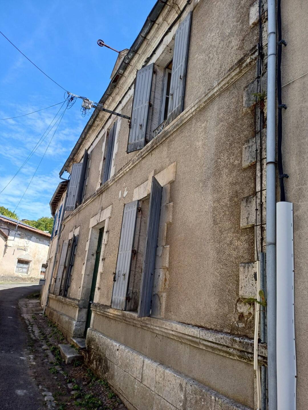 Maison 10 pièces 217 m² · à Chalais · 217 m² · 69 300 €