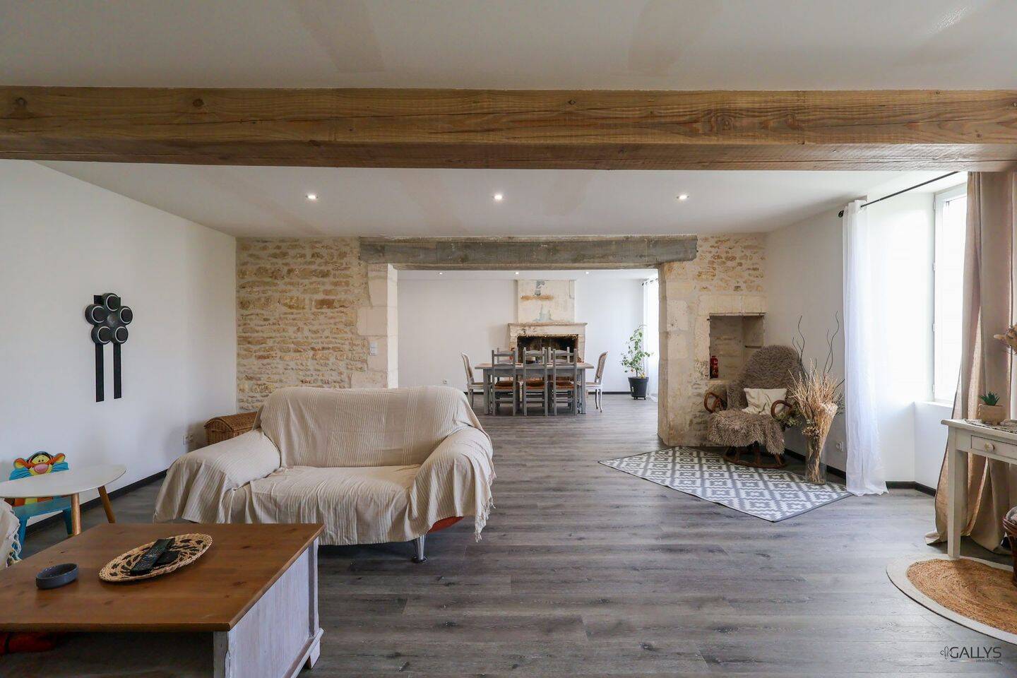 Maison 7 pièces 245 m² · à Saint-Savinien · 245 m² · 300 000 €