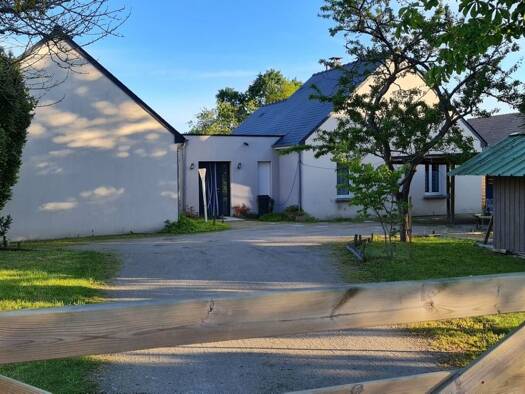 Maison de plain-pied à vendre 320 000 € 5 pièces 3 chambres 141 m² 1 589 m² de terrain Bellevue Coulaines 72190