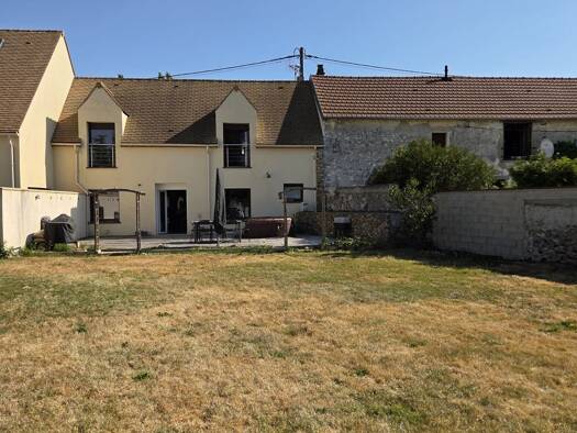 Maison à vendre 235 000 € 3 pièces 2 chambres 92 m² 372 m² de terrain Longnes 78980