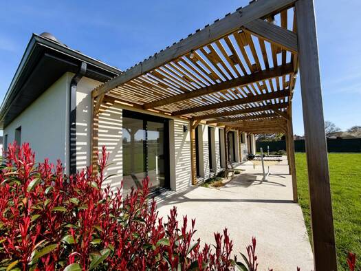 Maison de plain-pied à vendre 399 000 € 5 pièces 3 chambres 135 m² 1 281 m² de terrain Saint-Rémy-en-Rollat 03110