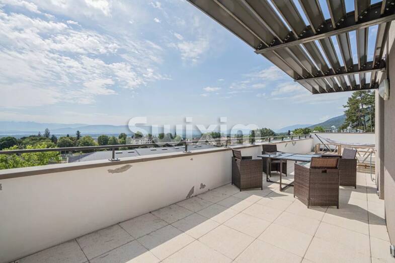 Appartement à louer 3 100 € 5 pièces 4 chambres 112 m² Sous le toit, Étage 4/4 Gex 01170