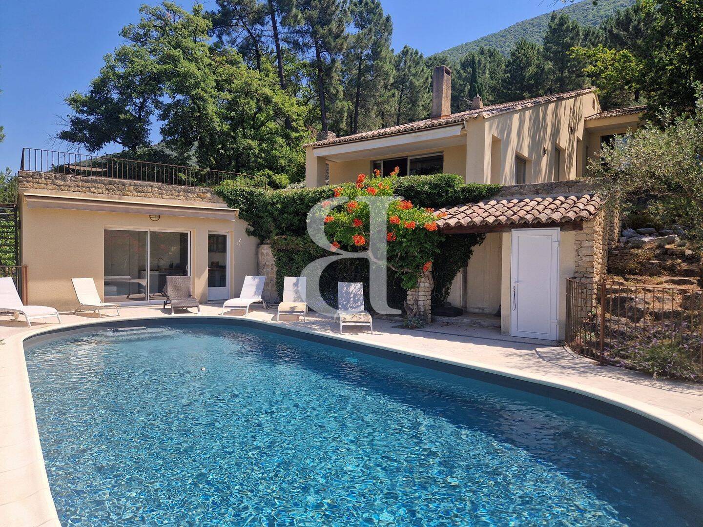 Maison 7 pièces 174 m² · à Nyons · 174 m² · 692 000 €