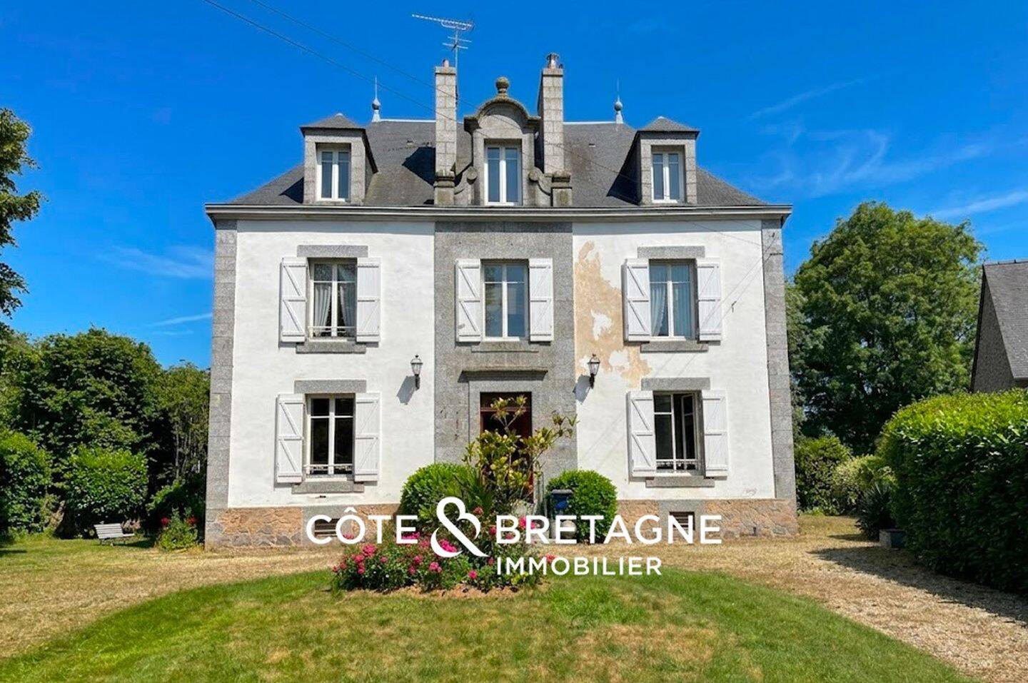 Maison 13 pièces 300 m² · à Plœuc-l'Hermitage · 300 m² · 374 364 €