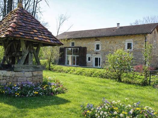 Villa à vendre 749 000 € 8 pièces 5 chambres 360 m² 16 341 m² de terrain Saint-Étienne-du-Bois 01370