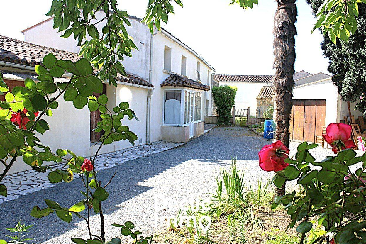 Maison 6 pièces 162 m² · à Échillais · 162 m² · 222 600 €