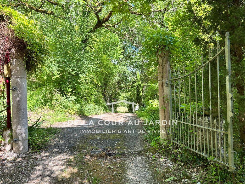 Maison 8 pièces 180 m² · à Montaigu-de-Quercy · 180 m² · 299 000 €