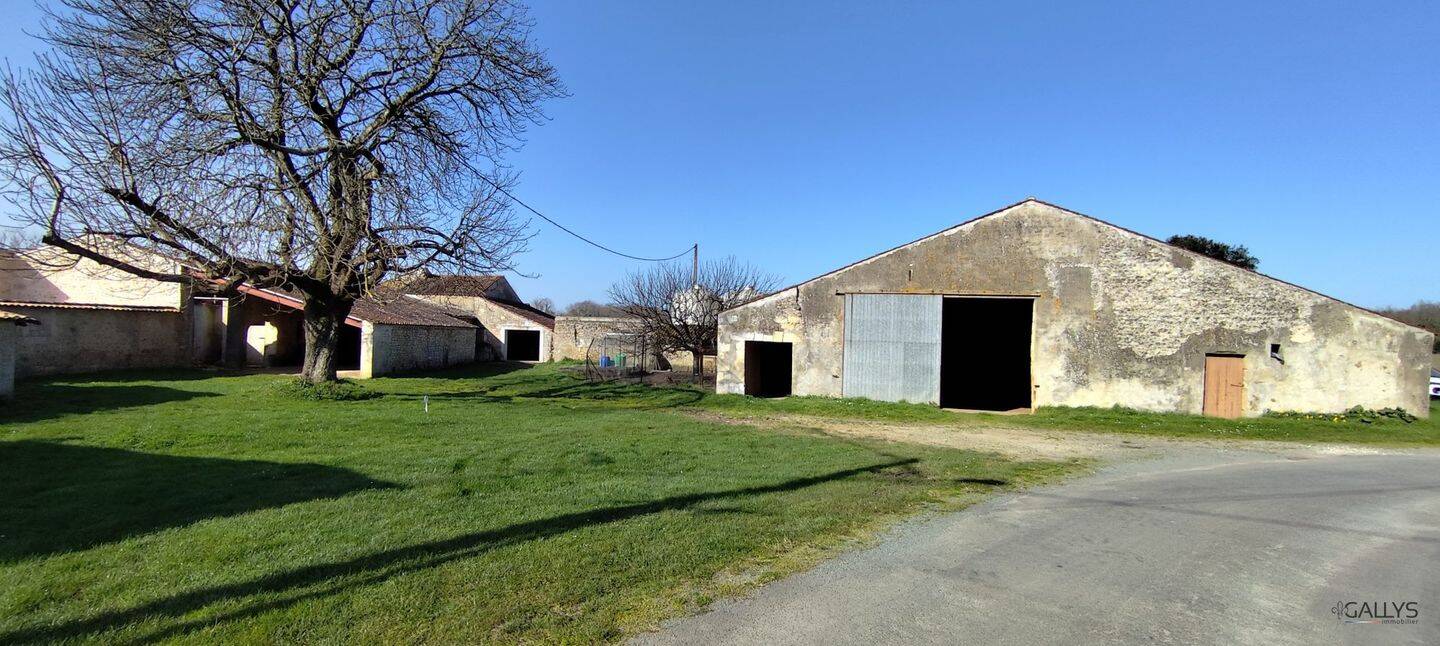 Maison 3 pièces 295 m² · à Sablonceaux · 295 m² · 75 000 €