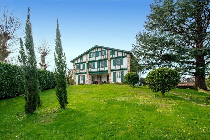 Maison 14 pièces 650 m² · à Sare · 650 m² · 1 995 000 €