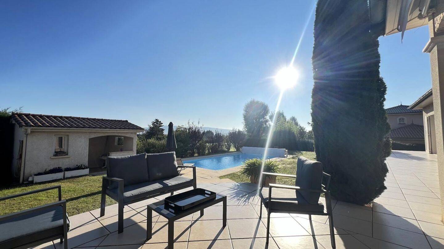 Maison 6 pièces 170 m² · à Dommartin · 170 m² · 795 000 €