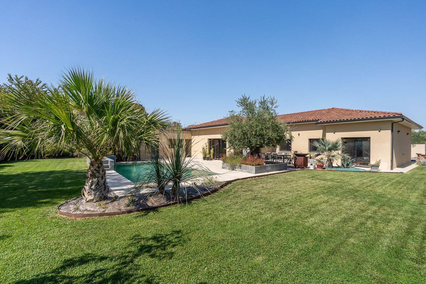 Maison 5 pièces 176 m² · à Frouzins · 176 m² · 731 500 €