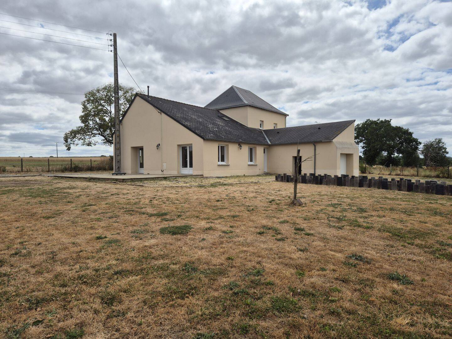 Maison 8 pièces 193 m² · à Sablé-sur-Sarthe · 192,7 m² · 1 250 €