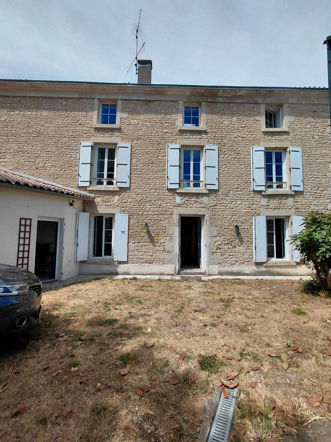Maison 7 pièces 241 m² · à Saint-Maixent-l'École · 241 m² · 264 500 €