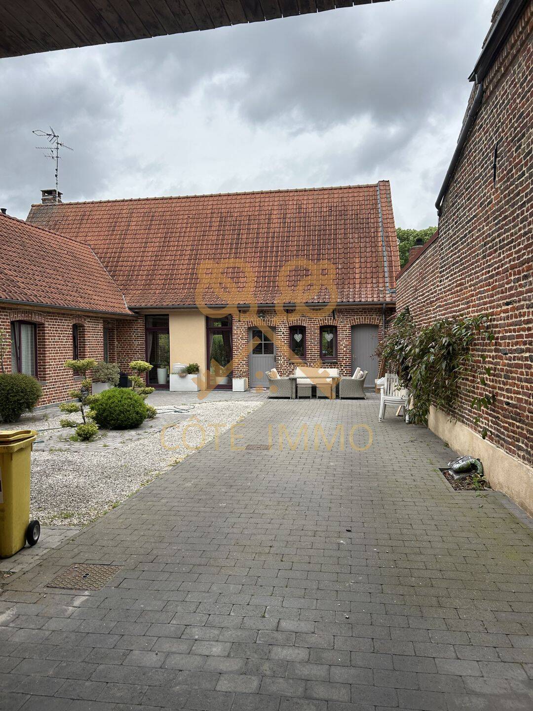 CORPS DE FERME ENTIÈREMENT RÉNOVÉ DE 236 M² HABITABLES BÂTI/145