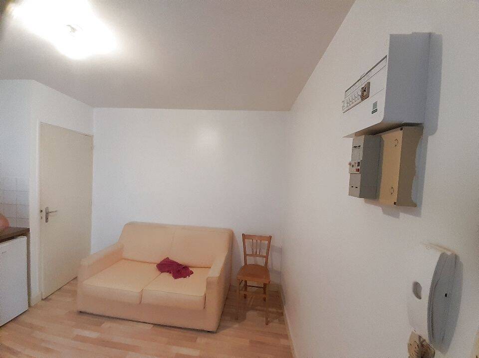 Appartement 1 pièce 15 m² · à Aurillac · 14,5 m² · 250 €