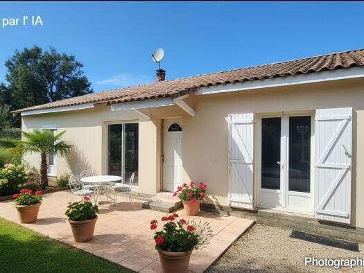 Maison de plain-pied à vendre 211 000 € 4 pièces 2 chambres 131 m² 8 277 m² de terrain Puycornet 82220