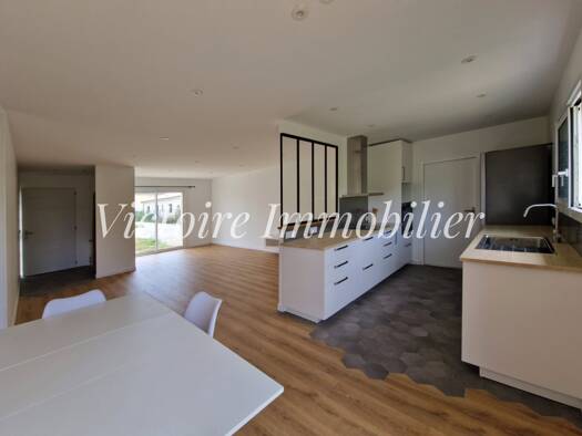 Maison de plain-pied à louer 1 270 € 4 pièces 3 chambres 94,5 m² Villeneuve-Tolosane 31270