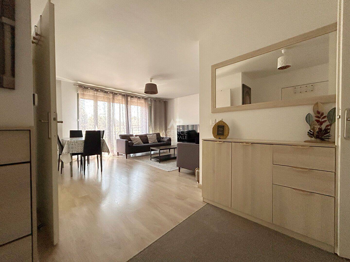 Appartement 4 pièces 81 m² · à Poissy · 80,6 m² · 1 590 €/mois