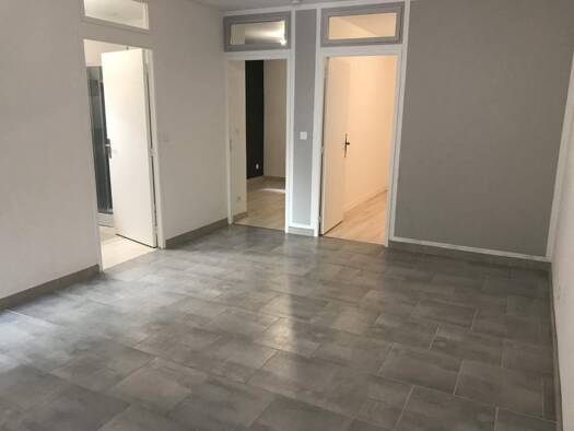 Appartement à louer 660 € 2 pièces 1 chambre 46 m² RDC/2 Remollon 05190