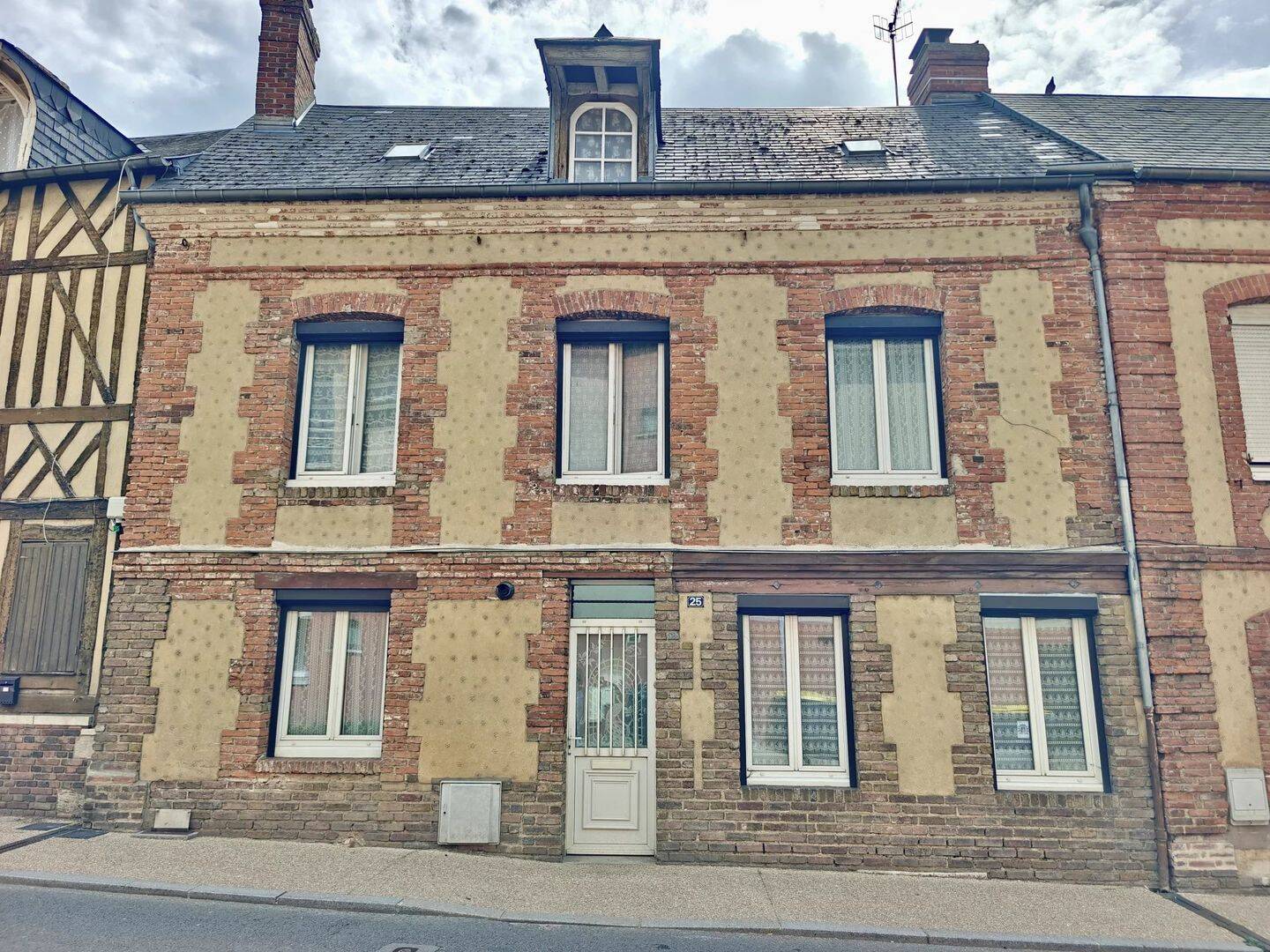 Maison 5 pièces 129 m² · à Brionne · 129 m² · 144 900 €