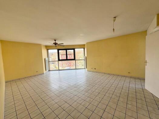 Appartement à vendre 300 000 € 3 pièces 2 chambres 82 m² Étage 4/5 La Roche-sur-Foron 74800