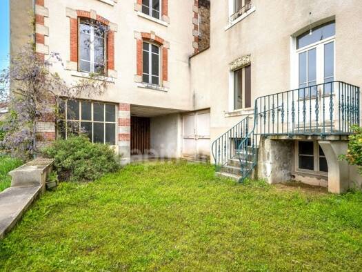Maison à vendre 310 000 € 17 pièces 10 chambres 446 m² 1 146 m² de terrain Panissières 42360
