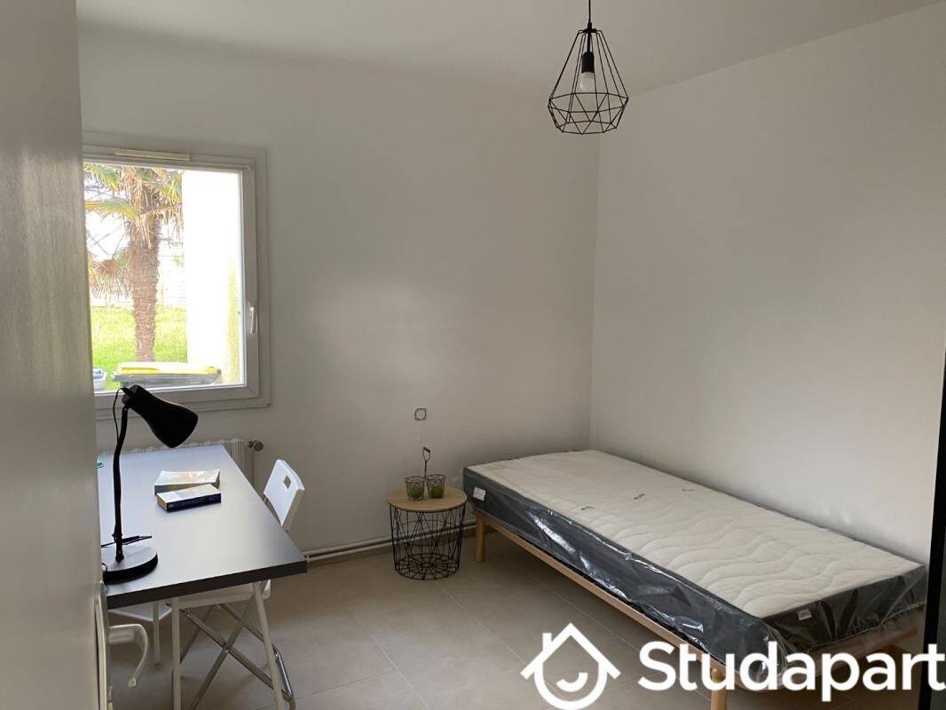 1 pièce 9 m² · à Saint-Barthélemy-d'Anjou · 9 m² · 420 €