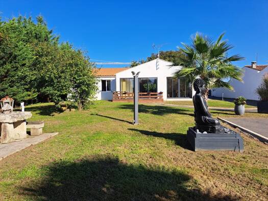 Maison à vendre 582 000 € 4 pièces 3 chambres 130 m² 3 600 m² de terrain Sainte-Soulle 17220