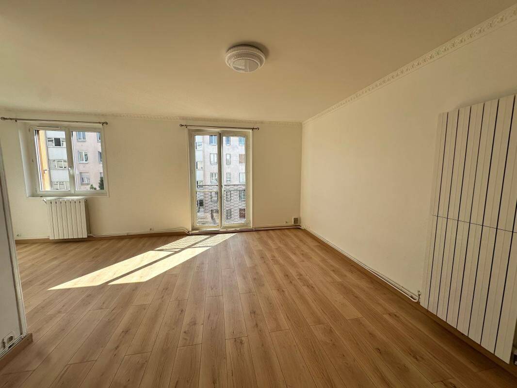 Appartement 4 pièces 64 m² · à Le Blanc-Mesnil · 64,2 m² · 1 300 €/mois
