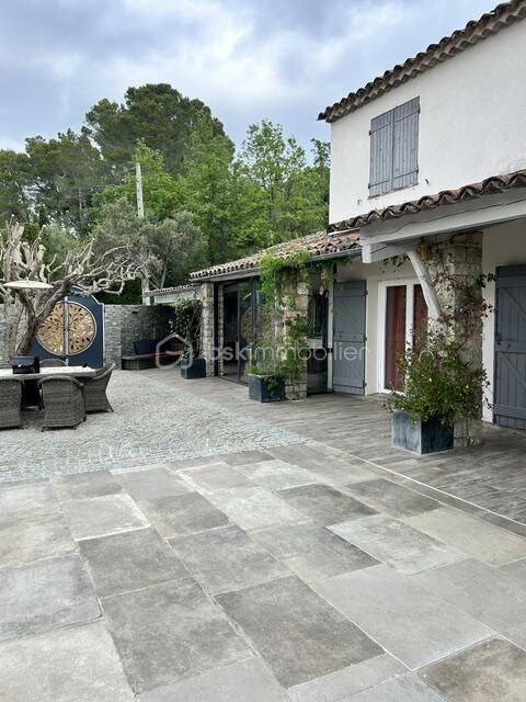 Maison 6 pièces 170 m² · à Tourrettes · 170 m² · 895 000 €