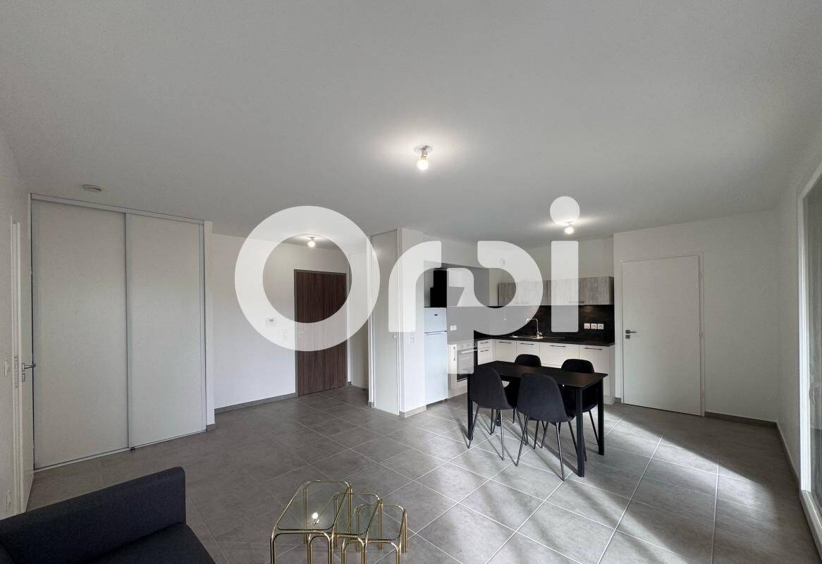 Appartement 3 pièces 68 m² · à Saint-Étienne-de-Saint-Geoirs · 67,9 m² · 900 €