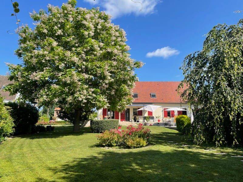 À 1h20 de Paris : maison familiale avec piscine et jardin arboré