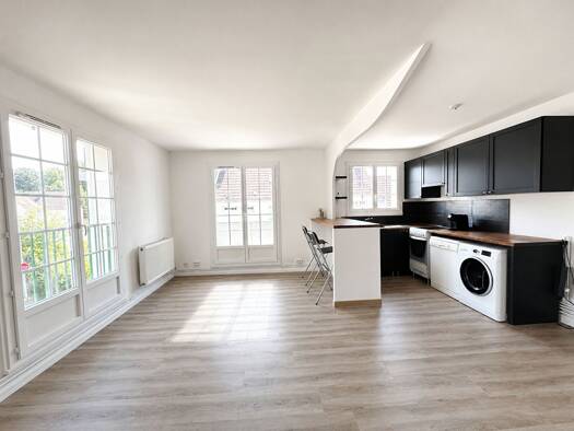 Appartement à vendre 188 000 € 3 pièces 2 chambres 61 m² Étage 1/3 Petit Dammarie-Croix Saint Jacques Dammarie-les-Lys 77190