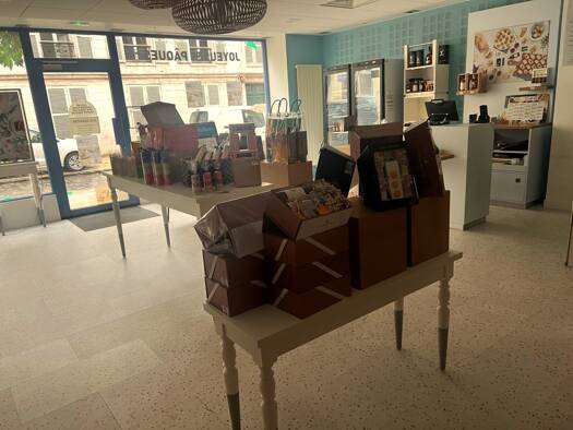 Local commercial à louer 1 917 € 60 m² de surface de vente Centre Forêt Rambouillet 78120